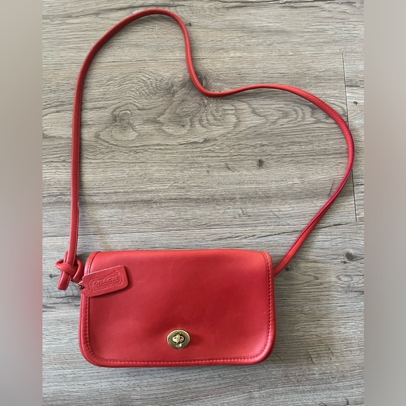 Coach Vibrant Red Leather Bag, vintage like new, perfect cross body size. - Picture 1 of 4
